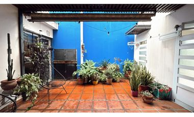 Se vende hermosa casa en calle Yrigoyen.