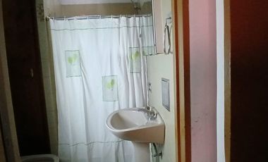 VENTA CASA TRES AMBIENTES CON TERRENO Y COCHERA