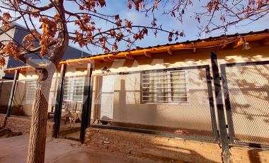 VENTA CASA 2 DORMITORIOS GENERAL FERNANDEZ ORO