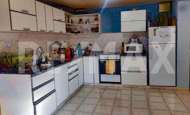 VENTA CASA 2 DORMITORIOS GENERAL FERNANDEZ ORO