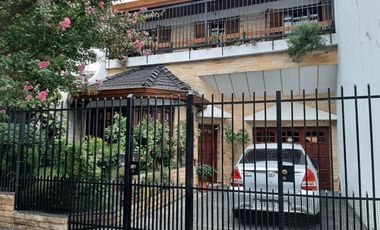 VENTA CASA DE 4 AMB | 3 COCHERAS | VILLA LUGANO