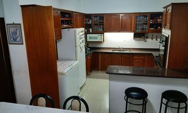 VENTA CASA DE 4 AMB | 3 COCHERAS | VILLA LUGANO