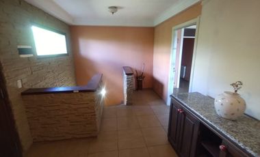 VENTA CASA CON PILETA CUBIERTA CLIM. + QUINCHO