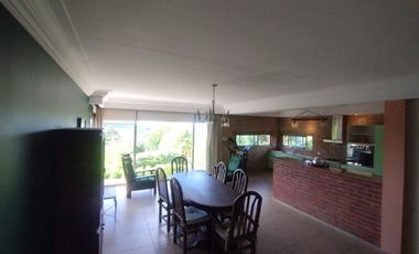 VENTA CASA CON PILETA CUBIERTA CLIM. + QUINCHO