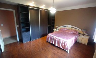 VENTA CASA CON PILETA CUBIERTA CLIM. + QUINCHO