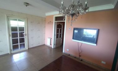 VENTA CASA CON PILETA CUBIERTA CLIM. + QUINCHO