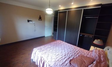 VENTA CASA CON PILETA CUBIERTA CLIM. + QUINCHO