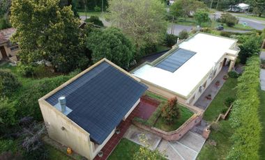 VENTA CASA CON PILETA CUBIERTA CLIM. + QUINCHO