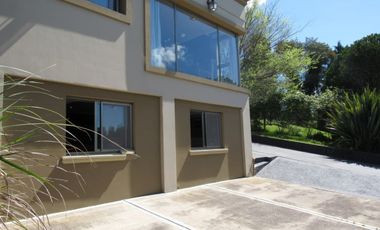 VENTA CASA CON PILETA CUBIERTA CLIM. + QUINCHO