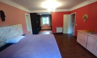 VENTA CASA CON PILETA CUBIERTA CLIM. + QUINCHO