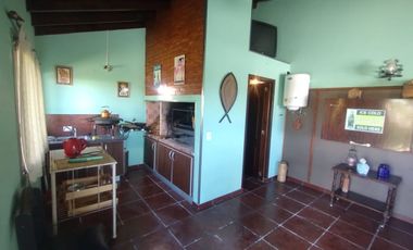 VENTA CASA CON PILETA CUBIERTA CLIM. + QUINCHO