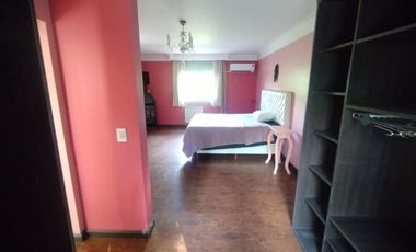 VENTA CASA CON PILETA CUBIERTA CLIM. + QUINCHO