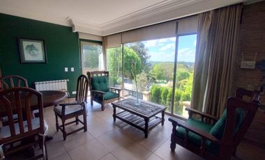 VENTA CASA CON PILETA CUBIERTA CLIM. + QUINCHO