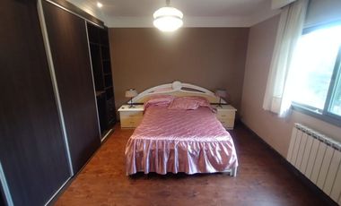 VENTA CASA CON PILETA CUBIERTA CLIM. + QUINCHO