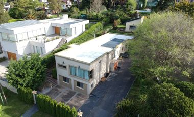 VENTA CASA CON PILETA CUBIERTA CLIM. + QUINCHO