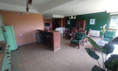 VENTA CASA CON PILETA CUBIERTA CLIM. + QUINCHO