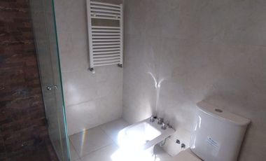 VENTA CASA CON PILETA CUBIERTA CLIM. + QUINCHO