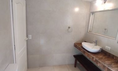 VENTA CASA CON PILETA CUBIERTA CLIM. + QUINCHO