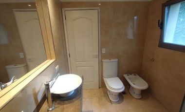 VENTA CASA CON PILETA CUBIERTA CLIM. + QUINCHO