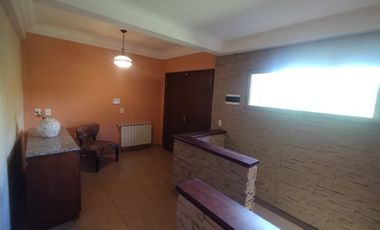 VENTA CASA CON PILETA CUBIERTA CLIM. + QUINCHO