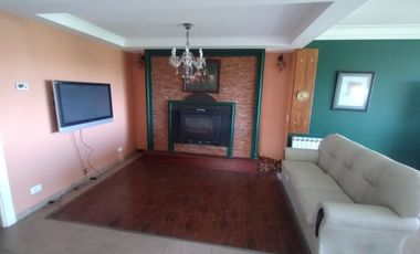 VENTA CASA CON PILETA CUBIERTA CLIM. + QUINCHO