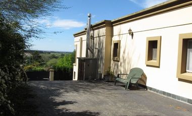 VENTA CASA CON PILETA CUBIERTA CLIM. + QUINCHO