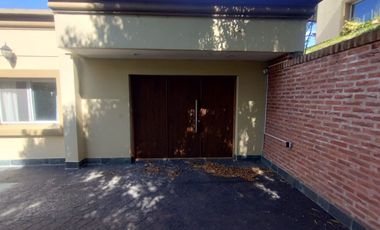 VENTA CASA CON PILETA CUBIERTA CLIM. + QUINCHO