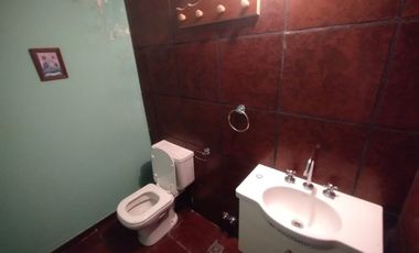 VENTA CASA CON PILETA CUBIERTA CLIM. + QUINCHO