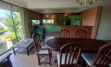 VENTA CASA CON PILETA CUBIERTA CLIM. + QUINCHO