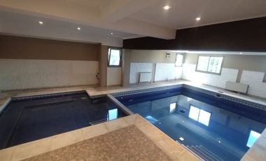 VENTA CASA CON PILETA CUBIERTA CLIM. + QUINCHO