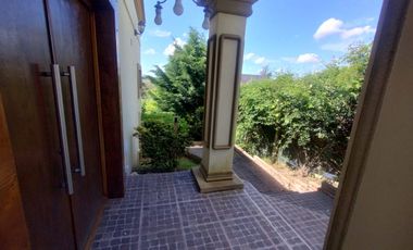 VENTA CASA CON PILETA CUBIERTA CLIM. + QUINCHO