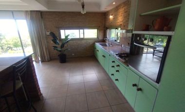 VENTA CASA CON PILETA CUBIERTA CLIM. + QUINCHO