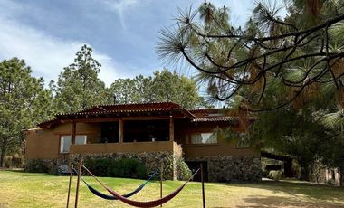 CABAÑA AMUEBLADA  EN LA TEJERIA TAPALPA TERRENO AMPLIO JARDIN
