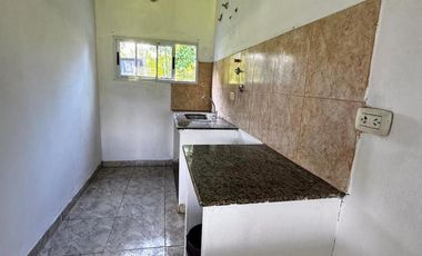 Casa en venta - 2 Dormitorios 1 Baño - Saladillo