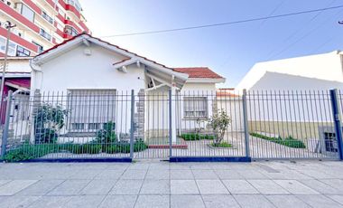 Casa en venta - 4 Dormitorios 2 Baños - Mar del Plata