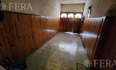 Venta casa de 4 ambientes con cochera y jardin en Ezpeleta