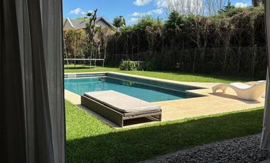 Moderna Casa en venta en  Santa Maria de los Olivos