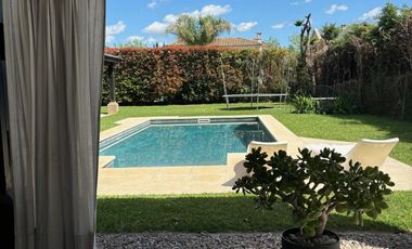Moderna Casa en venta en  Santa Maria de los Olivos