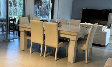 Moderna Casa en venta en  Santa Maria de los Olivos