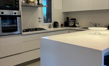 Moderna Casa en venta en  Santa Maria de los Olivos