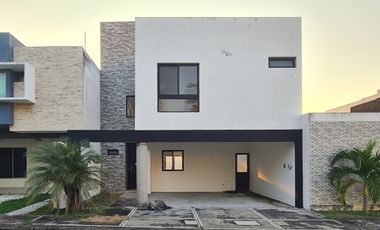 Casa en Venta Lomas de la Rioja / Frente a area verde