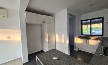 Casa en Venta Lomas de la Rioja / Frente a area verde