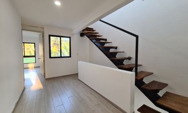 Casa en Venta Lomas de la Rioja / Frente a area verde