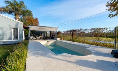 Venta casa de 3 dormitorios en Country Logaritmo.