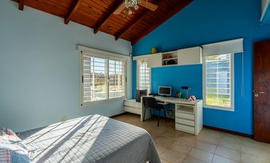 Venta casa de 3 dormitorios en Country Logaritmo.