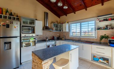 Venta casa de 3 dormitorios en Country Logaritmo.