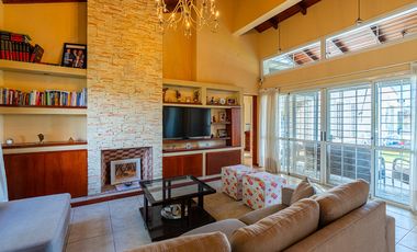 Venta casa de 3 dormitorios en Country Logaritmo.