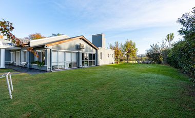 Venta casa de 3 dormitorios en Country Logaritmo.