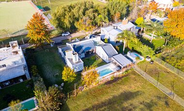 Venta casa de 3 dormitorios en Country Logaritmo.