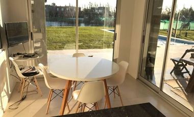 Casa a la laguna en venta en barrio La Comarca, Tigre.